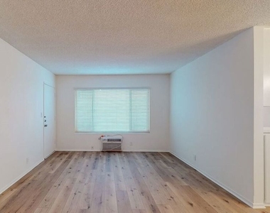 1827 Manning Avenue - Photo Thumbnail 3