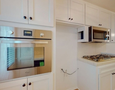 1827 Manning Avenue - Photo Thumbnail 9