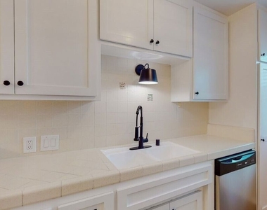 1827 Manning Avenue - Photo Thumbnail 10