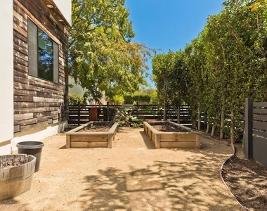 3256 Cabrillo Boulevard - Photo Thumbnail 27