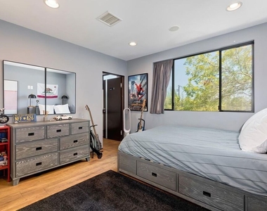 3256 Cabrillo Boulevard - Photo Thumbnail 19