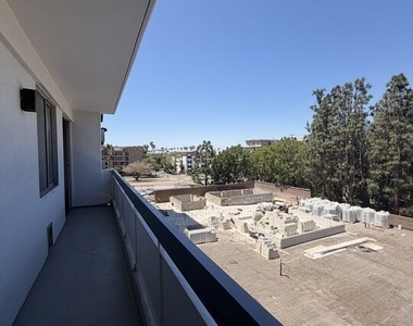 321 S San Vicente Boulevard - Photo Thumbnail 14