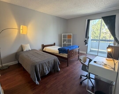 321 S San Vicente Boulevard - Photo Thumbnail 2