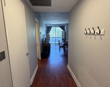 321 S San Vicente Boulevard - Photo Thumbnail 7