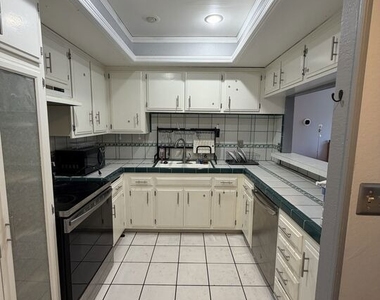 321 S San Vicente Boulevard - Photo Thumbnail 10
