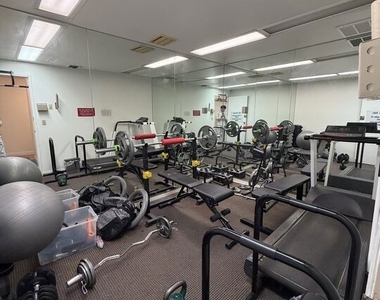 321 S San Vicente Boulevard - Photo Thumbnail 16