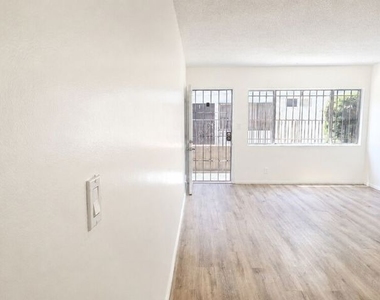 2630 S La Salle Avenue - Photo Thumbnail 2