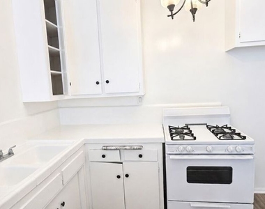 2630 S La Salle Avenue - Photo Thumbnail 4