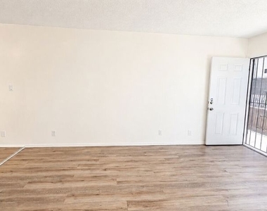 2630 S La Salle Avenue - Photo Thumbnail 3
