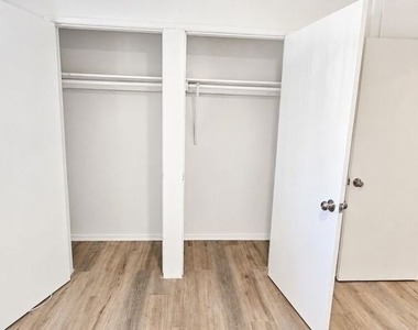 2630 S La Salle Avenue - Photo Thumbnail 9