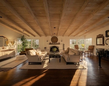 13166 Valley Vista Boulevard - Photo Thumbnail 9
