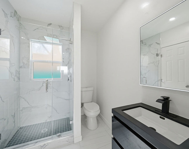 3020 W 12th Street - Photo Thumbnail 4