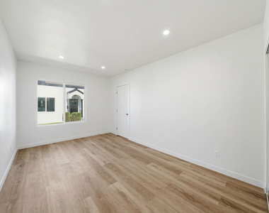 3020 W 12th Street - Photo Thumbnail 5