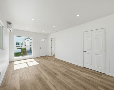 3020 W 12th Street - Photo Thumbnail 2