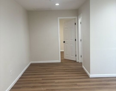 845 N Hagar Street - Photo Thumbnail 3