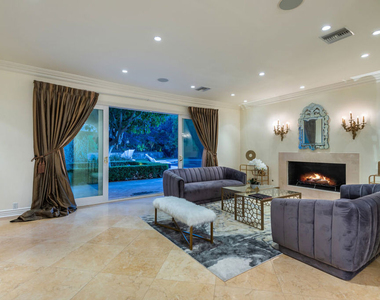 1915 Loma Vista Drive - Photo Thumbnail 3