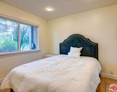 1915 Loma Vista Drive - Photo Thumbnail 11