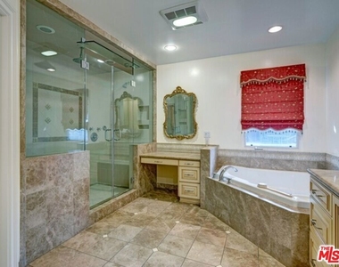 1915 Loma Vista Drive - Photo Thumbnail 17