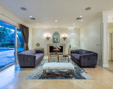 1915 Loma Vista Drive - Photo Thumbnail 4