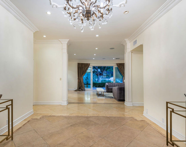 1915 Loma Vista Drive - Photo Thumbnail 2
