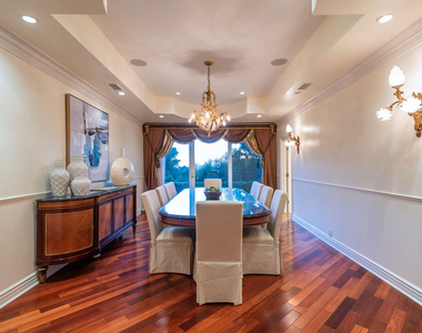 1915 Loma Vista Drive - Photo Thumbnail 9