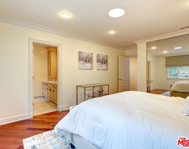 1915 Loma Vista Drive - Photo Thumbnail 6