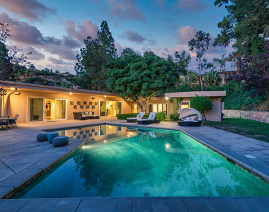 1915 Loma Vista Drive - Photo Thumbnail 20
