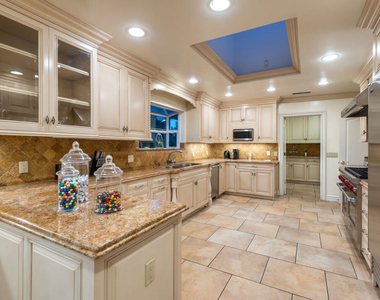 1915 Loma Vista Drive - Photo Thumbnail 14