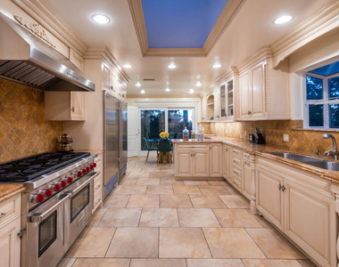1915 Loma Vista Drive - Photo Thumbnail 13