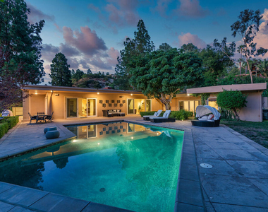 1915 Loma Vista Drive - Photo Thumbnail 21