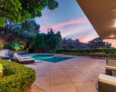1915 Loma Vista Drive - Photo Thumbnail 18