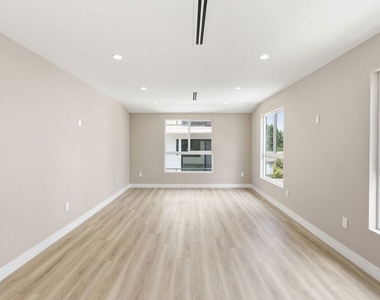 225 N Burlington Avenue - Photo Thumbnail 1