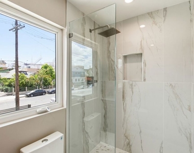 225 N Burlington Avenue - Photo Thumbnail 13