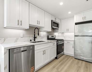 225 N Burlington Avenue - Photo Thumbnail 5