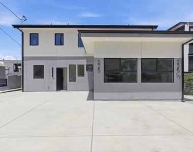 225 N Burlington Avenue - Photo Thumbnail 23