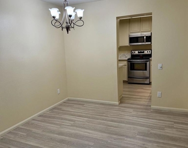 11195 Madrigal St - Photo Thumbnail 4