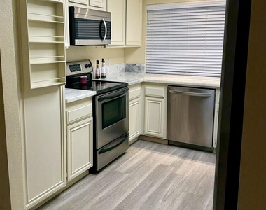 11195 Madrigal St - Photo Thumbnail 8