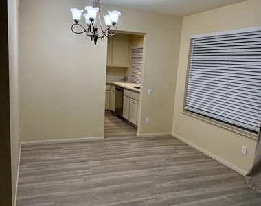 11195 Madrigal St - Photo Thumbnail 5