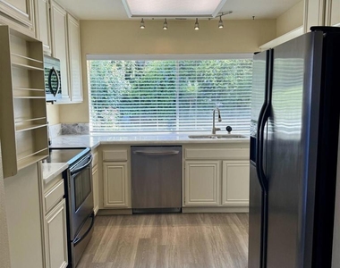 11195 Madrigal St - Photo Thumbnail 7
