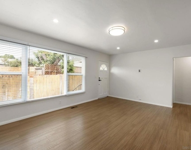 4233 Pepper Dr - Photo Thumbnail 8