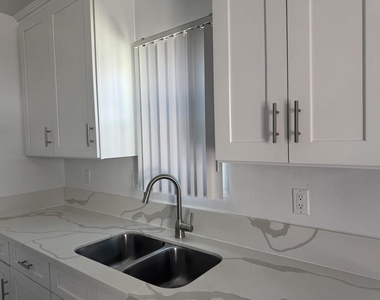 170 Garrett Ave. (1/2) - Photo Thumbnail 2