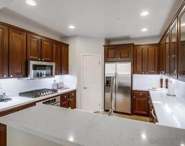 9240 Piantino Way - Photo Thumbnail 10