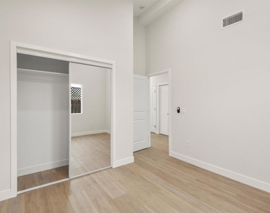 9412 Pike - Photo Thumbnail 16