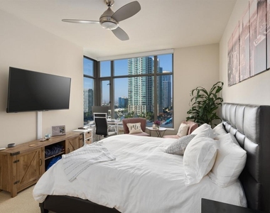 700 W E St - Photo Thumbnail 6