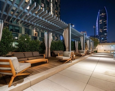889 Francisco Street - Photo Thumbnail 3