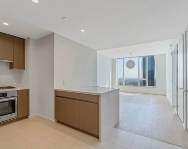 889 Francisco Street - Photo Thumbnail 6