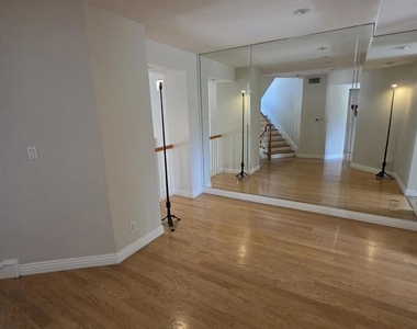 644 Warwick Avenue - Photo Thumbnail 7
