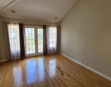 644 Warwick Avenue - Photo Thumbnail 12