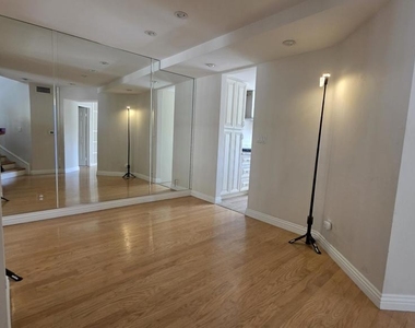 644 Warwick Avenue - Photo Thumbnail 6