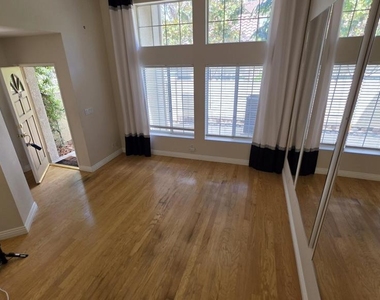 644 Warwick Avenue - Photo Thumbnail 4